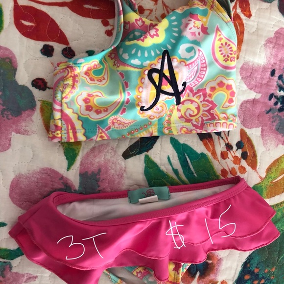 Bathing suits - Picture 3 of 4